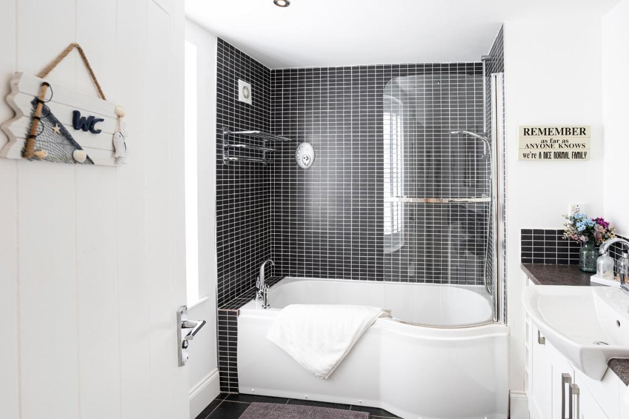Finest Retreats - Lighthouse Cottage Rampside Екстер'єр фото